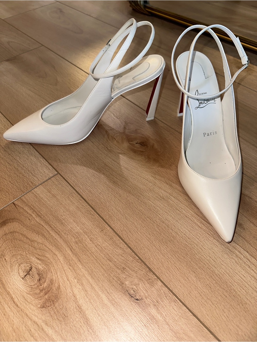 One heels - Picture 4 of 7